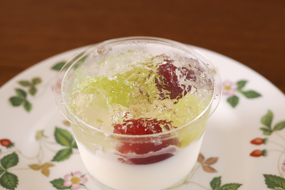 Seijo Ishii Two types of grape apricot pudding