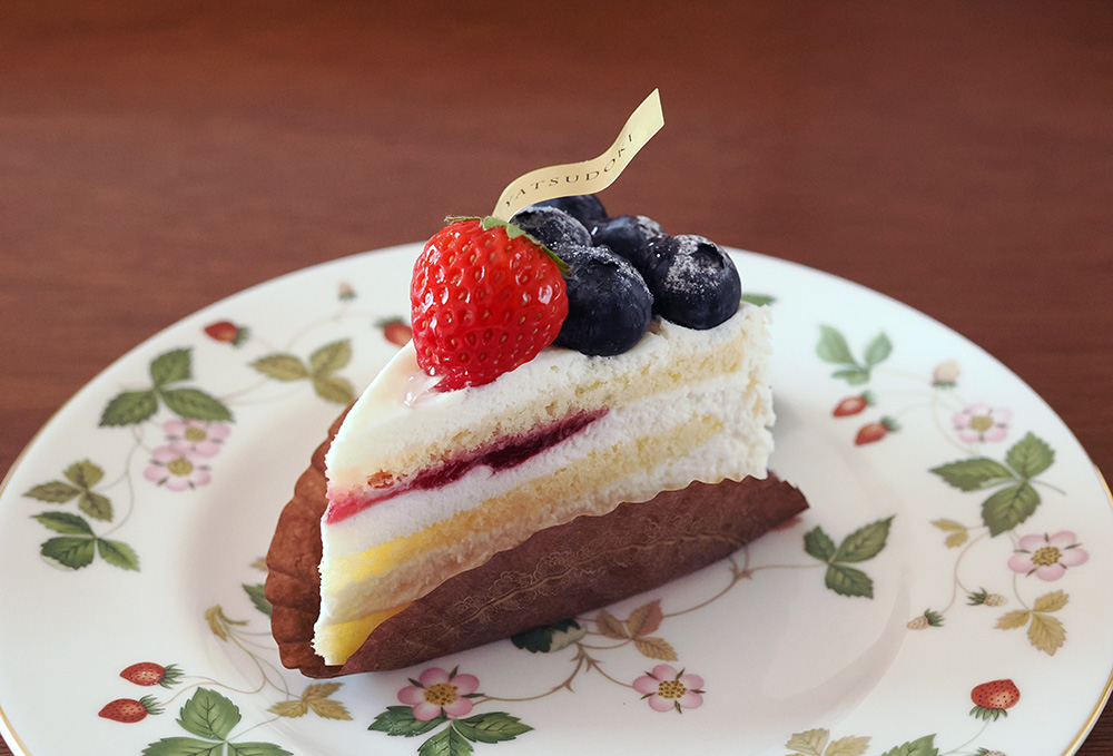 YATSUDOKI Strawberry and blueberry rare cheese