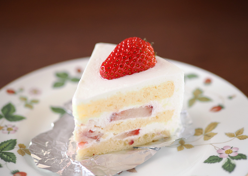 Ginza miyukikan Strawberry genoise