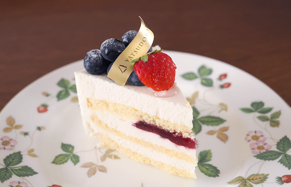 YATSUDOKI Strawberry and blueberry rare cheese cake