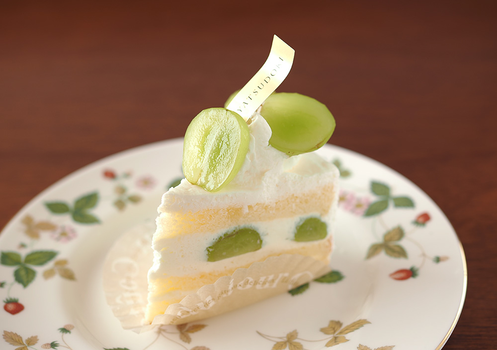 YATSUDOKI Shortcake with Shine Muscat grapes