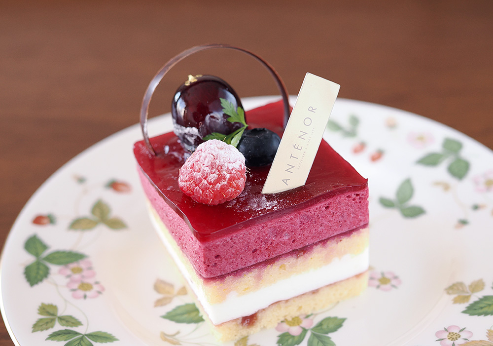 Antenor Berry and Rare Cheese Gateau