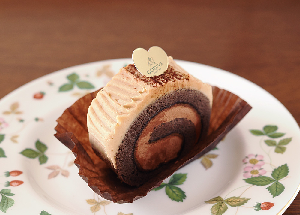 GODIVA Meiji Chocolate and Kasama chestnut roll cake