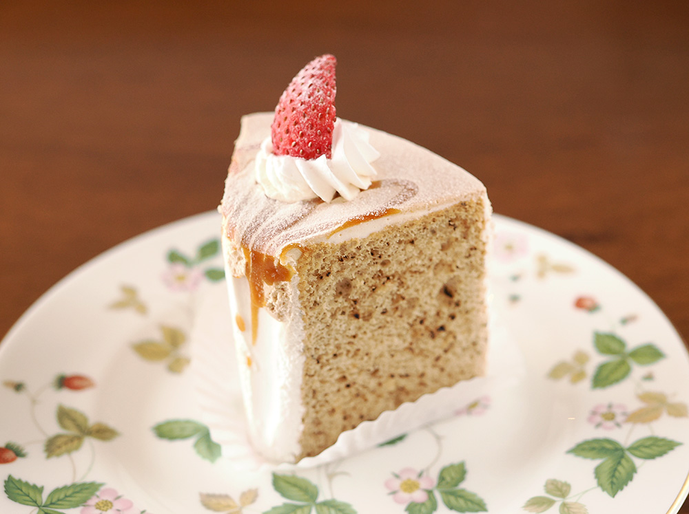 FLO Milk Tea Cream Black Tea Chiffon Cake