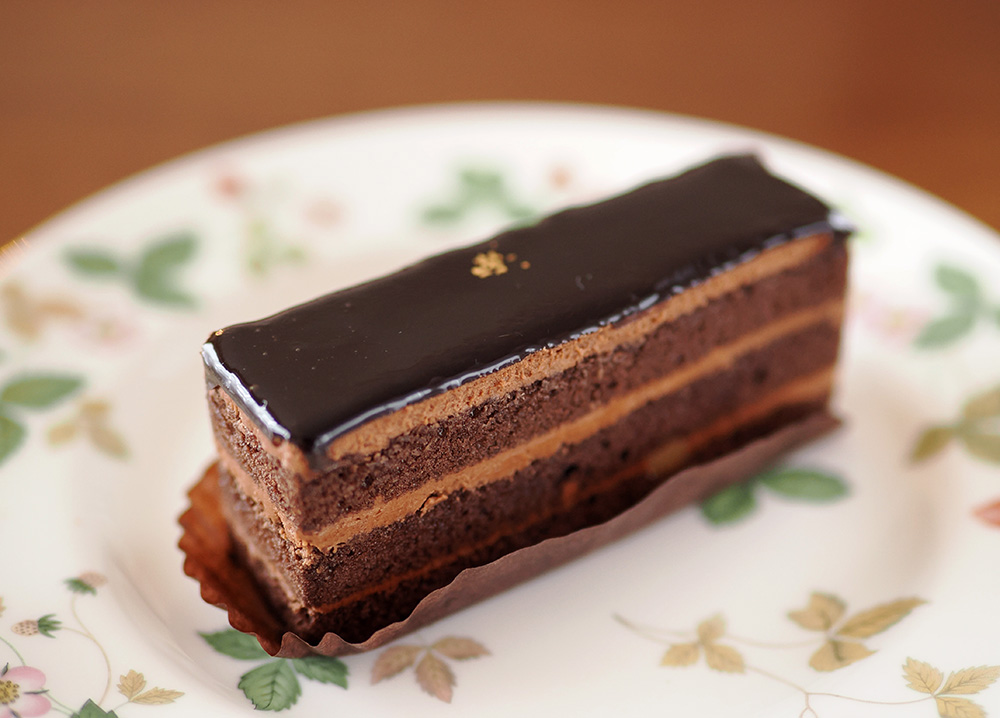 Doutor Coffee Double Chocolate Cake with a Nutty Aroma
