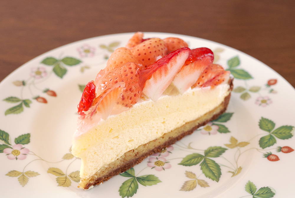 A la Campagne "Awayuki" and Seasonal Strawberry Tart