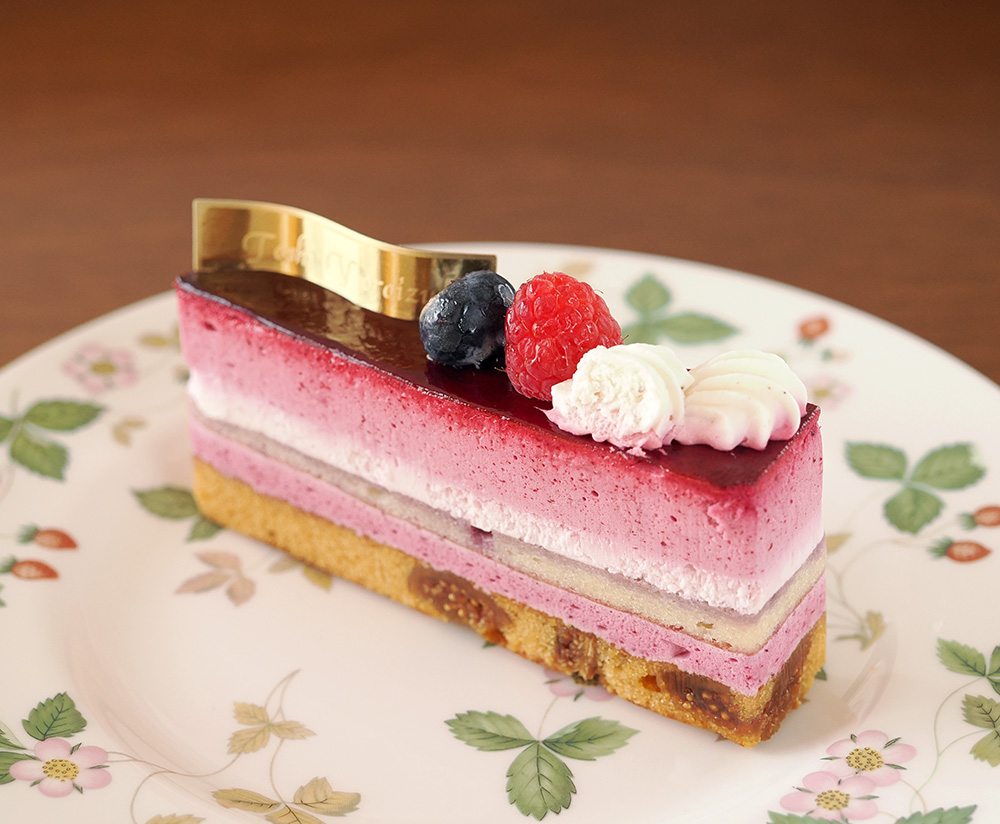 Toshi Yoroizuka Cassis